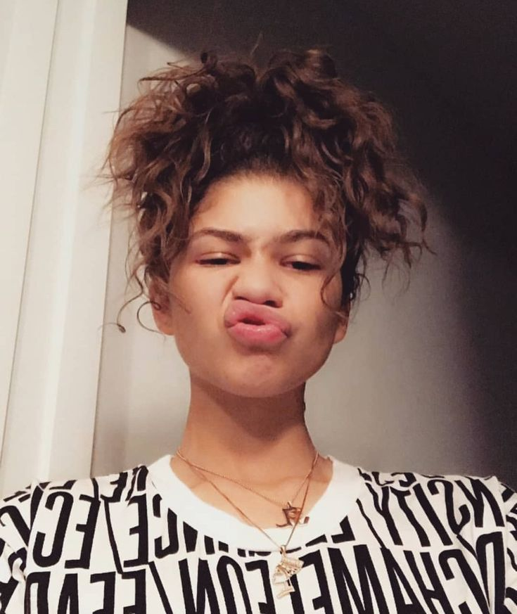 putfeetonmeh's tweet photo. zendaya NEEEDSS dattt nuttt~ https://t.co/FuZJW18ywW