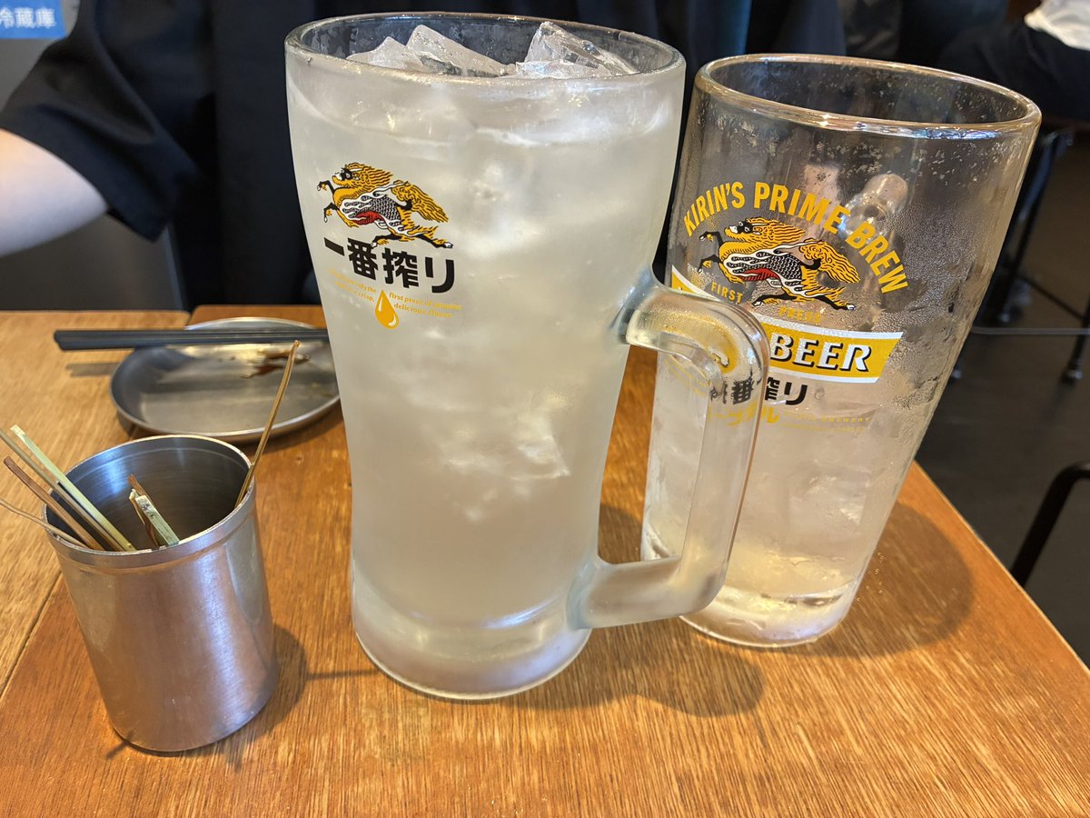 zer0taP's tweet photo. ママと昼飲み〜🍻🍺 https://t.co/2iJM66POzJ