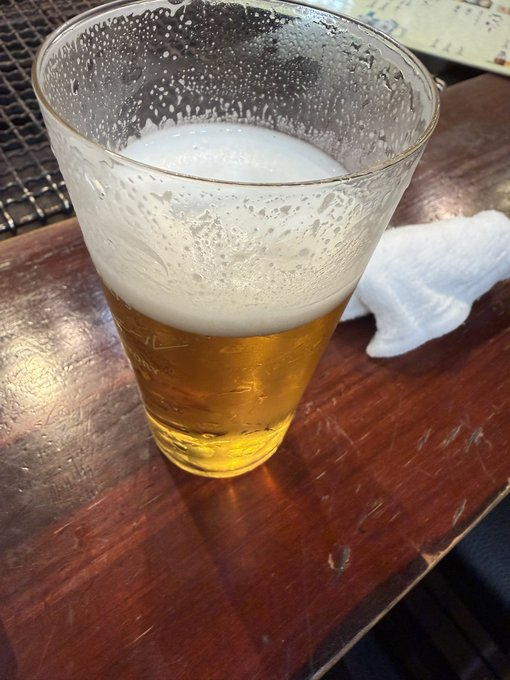 MatthewYoul8wm's tweet photo. 酒を飲むと世界は正常に戻る。 https://t.co/pyOYTLHMMX