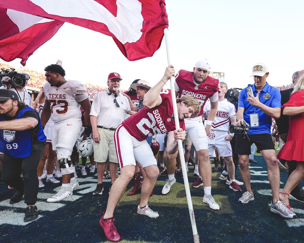 OU_Football's tweet photo. Sweet dreams, Sooner Nation 💤 https://t.co/Xs3e4h8SB1