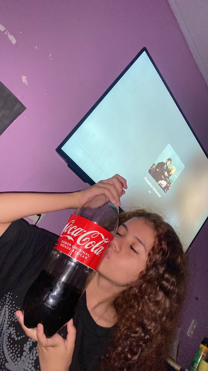 kayoffralho's tweet photo. @censurem_izalub @89910180x Ela e a coca que sobrou do lanche junto do jao https://t.co/Y5gmmuNz5e