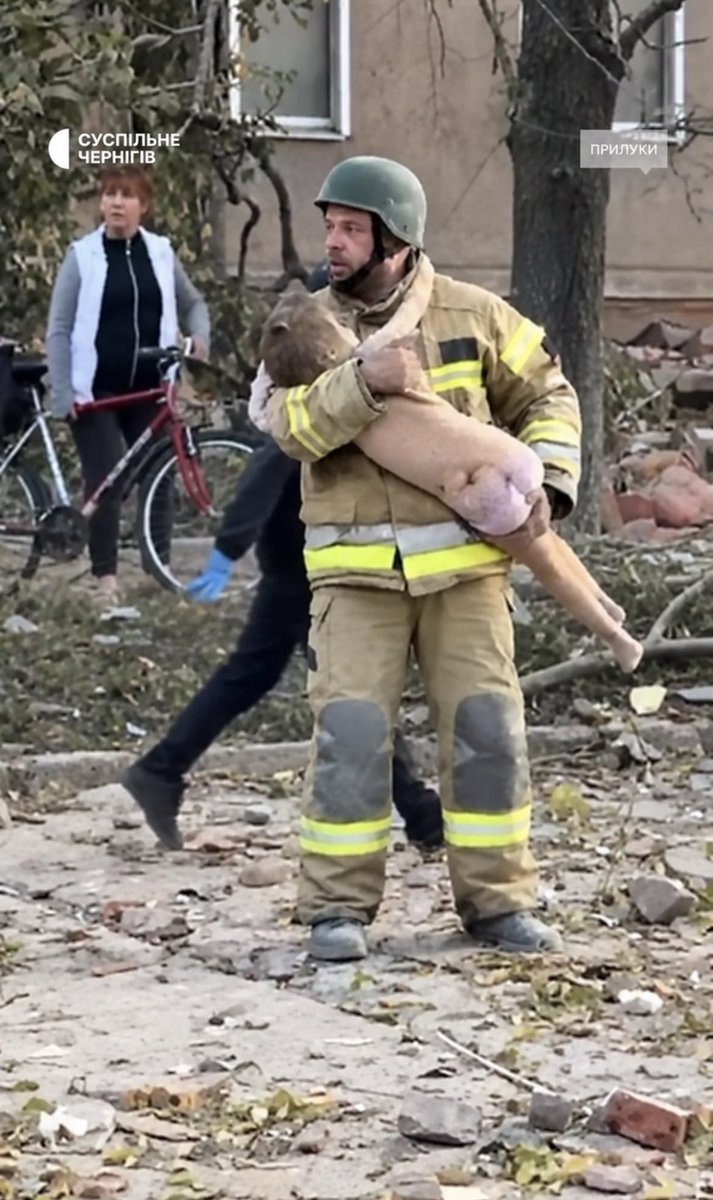 WorldMustSee_ua's tweet photo. Trump is an immoral, unprincipled creature. The United States can never be trusted to keep its word!

The United States pressured Ukraine into giving up its nuclear weapons, guaranteeing its security and territorial integrity. If Ukraine had not been deceived by the United States and had retained nuclear weapons, no one would have dared to attack it.

Now, as Ukraine bleeds under Russia’s assault, Trump isn’t just failing to help Ukraine—he is siding with Putin, doing business with him, and calling this maniac his friend.

Disgusting!