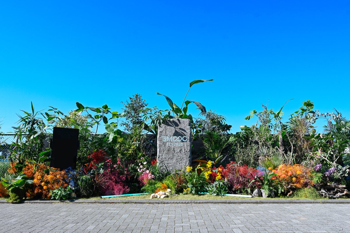 BMSG_official's tweet photo. #BMSG_FlowerDisplay
#BMSGFES

-DAY2-

"自分たちの手で未来を作るかのように"、"エンターテインメントの力で新たな世界を作っていくように"
DAY1の草木から花が咲く様子を表現しました。

B-SIDE AREA内に設置しておりますので
ぜひご覧ください。
多くの方にご覧いただけますよう
スムーズな導線確保にご協力の程よろしくお願いいたします。