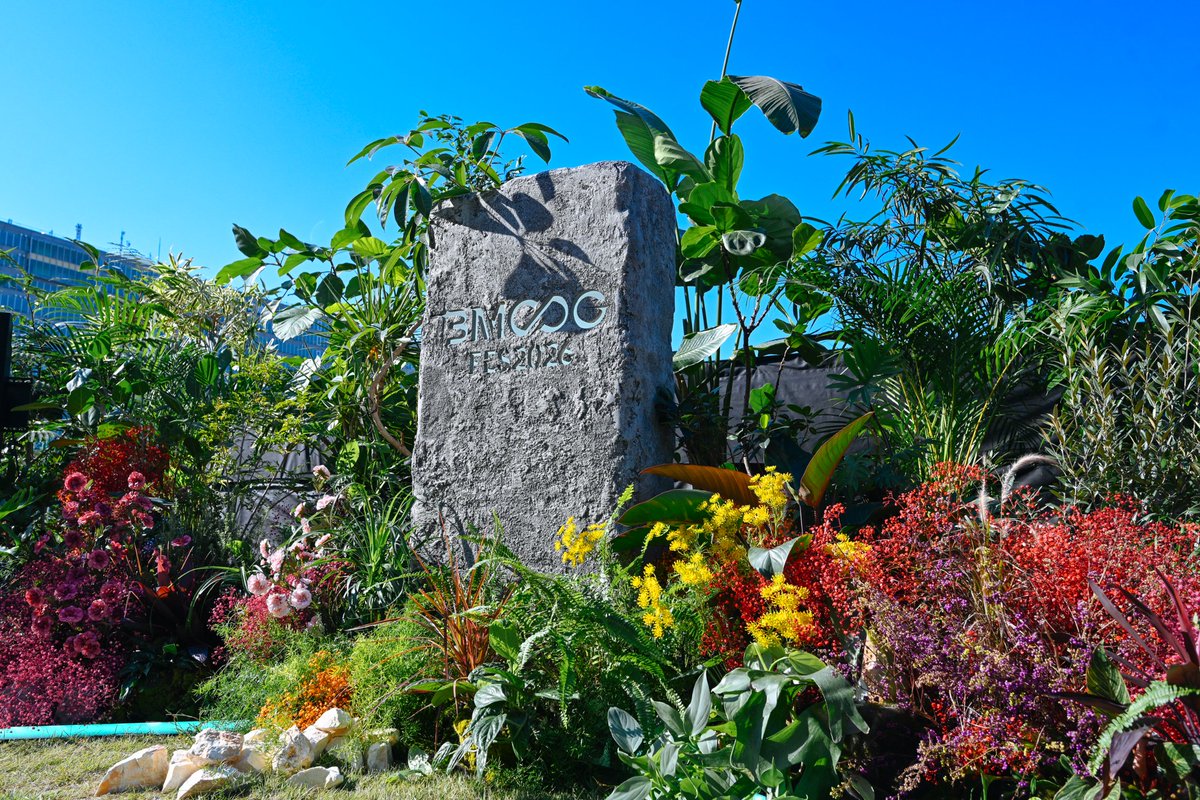 BMSG_official's tweet photo. #BMSG_FlowerDisplay
#BMSGFES

-DAY2-

"自分たちの手で未来を作るかのように"、"エンターテインメントの力で新たな世界を作っていくように"
DAY1の草木から花が咲く様子を表現しました。

B-SIDE AREA内に設置しておりますので
ぜひご覧ください。
多くの方にご覧いただけますよう
スムーズな導線確保にご協力の程よろしくお願いいたします。