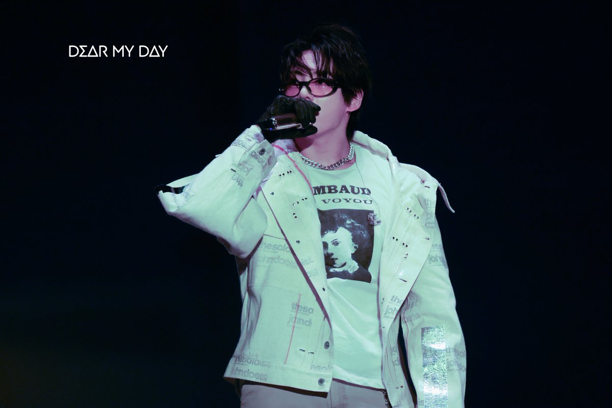 dearmyday_jk's tweet photo. 261010 LIMA DAY3.

키 작음 이슈로 스탠딩 촬영 환경이 너무 극악인데
한 10센치만 빌려주실분 구해오....

#정국 #JUNGKOOK #BTS
#BTS_WORLDTOUR_ARİRANG_LIMA_D3 
@BTS_twt https://t.co/BuRpjdAxYX