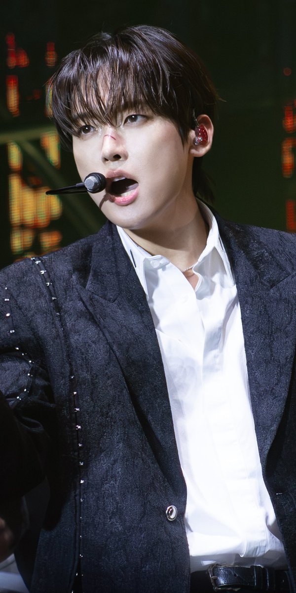 _yang398's tweet photo. 261010 LIVE FANTASY #6 축몽

#에스에프나인 #SF9 
#인성 #INSEONG #インソン https://t.co/LrY5CcrIA7