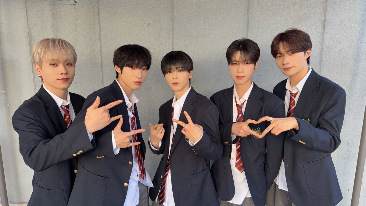 DONE_OFFICIALJP's tweet photo. D-ONE JAPAN LIVE –ELEVATE-

王子様も良いけどいつものD-ONEも落ち着きますよね⁉️😉もちろんDiaryへの愛はどんな姿でも不変です💓

🗓️10/11(日) 16:00
📍K-Stage O!
🎫当日券あり

⭐ランダムチェキ・SPECIALクジ販売⭐
🤍初回観覧無料+2ショットチェキ撮影🎁

#D_ONE #DONE #ディーワン #新大久保 https://t.co/jA2SDCxJy9