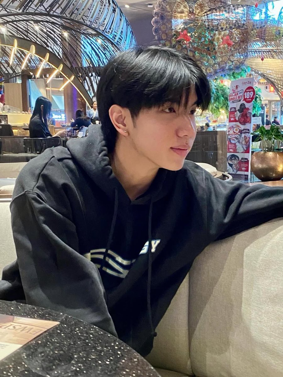 onyourmylee's tweet photo. แต่คีนหล่อจริง ๆ นะ ครั้งแรกเห็นคีนในรายการอัลฟ่าก็รู้สึกว่าคนนี้หล่อแล้วอะ หน้าตาดีเลย พอดูเพอร์ฟอร์มยิ่งโดนตก เป็นอีกคนที่สัมผัสได้ถึงความเป็นไอดอลตั้งแต่ในรายการอะ จนถึงทุกวันนี้ ยิ่งโตยิ่งหล่อ ใครไปเจอคีนครั้งแรกพูดเป็นเสียงเดียวกันหมดว่าคีนหล่อมาก คีนจะรู้ตัวมั้ยไม่รู้ว่าตัวเองหล่อจริง ๆ แต่ถ้าไม่รู้ไม่เป็นไร เดี๋ยวจะคอยชมคีนทุกวันเอง ว่าคีนหล่อจริง หล่อมากคับ ตี๋ของพี่  🫰🏻

#keenkeno