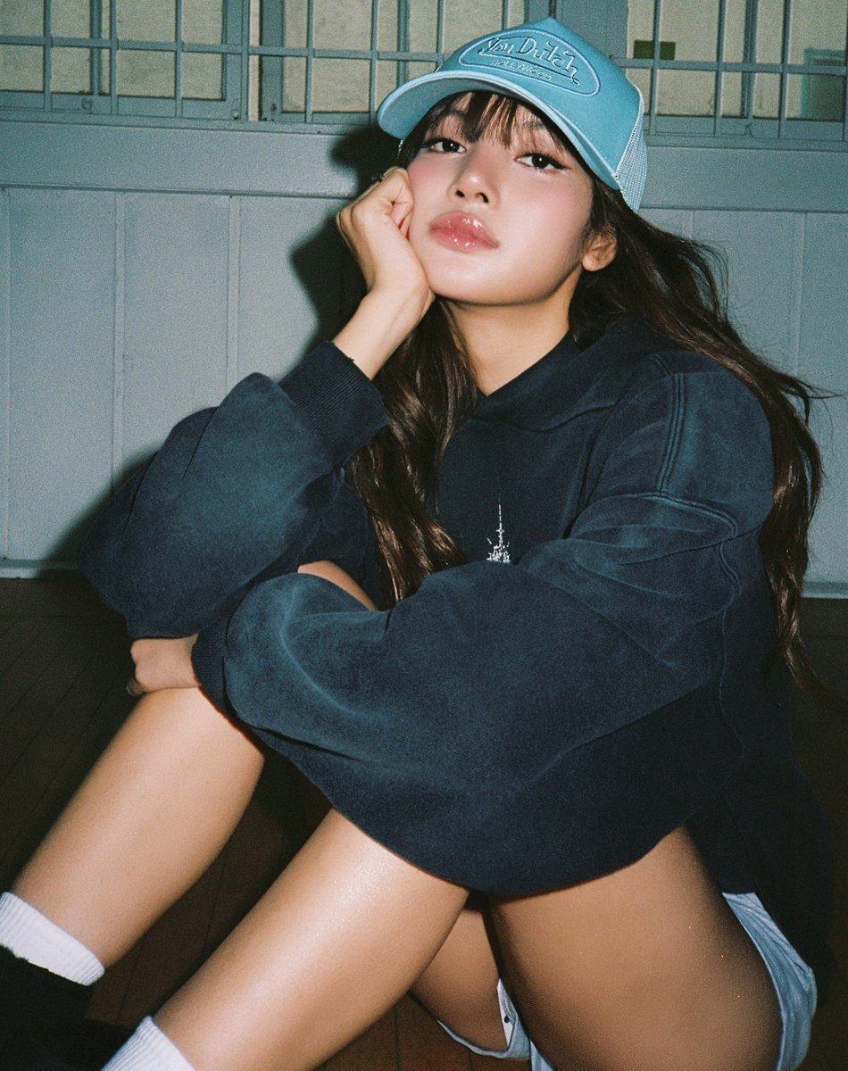 babylalisalloud's tweet photo. ลิซ่าสวยมากกก🫠

#LISA #LLOUD #LLOUDxVONDUTCH https://t.co/c9TlColR5s