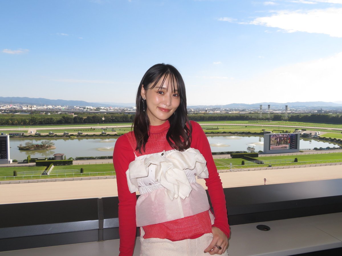 sugaiyuuka1129's tweet photo. このあと15:00〜生放送📺

カンテレ「 #競馬BEAT 」

本日のメインは、#アイルランドトロフィー(GⅡ) 🐎🇮🇪🏆

京都は夏に戻ったような陽気ですが、カラッと気持ちがいいです✨

絶好の行楽日和🍁三連休の中日、どうぞお楽しみください‼️

（staff）
#カンテレ
#菅井友香 https://t.co/bD970IQtc1