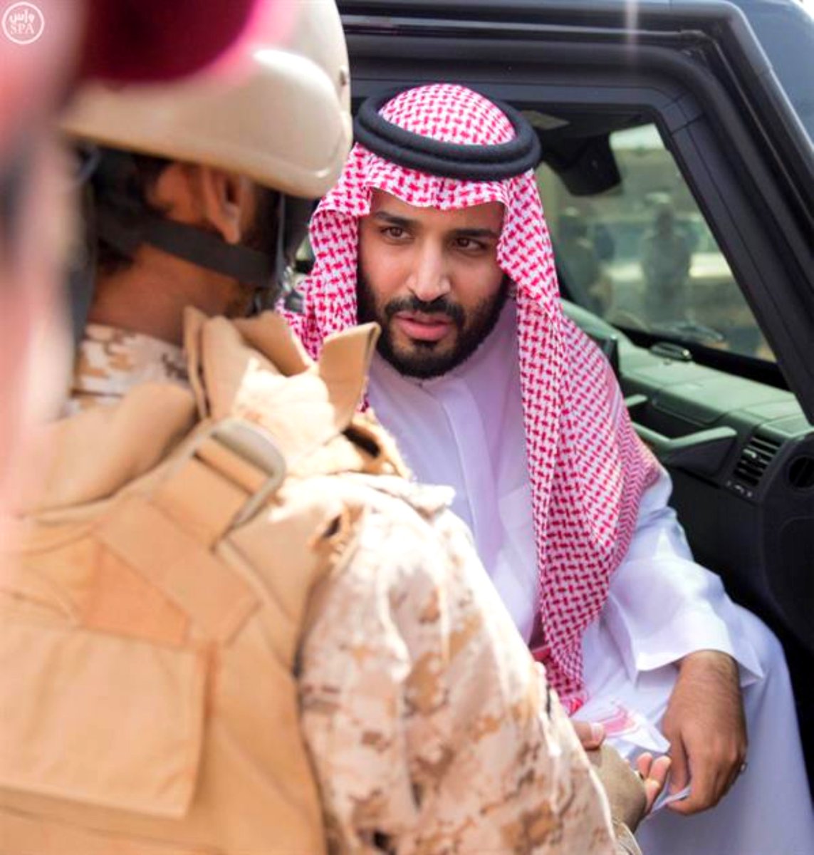 aakz1415's tweet photo. لقد تركتَ أميرَ المؤمنين بها
للنار يومًا ذليل الصخر والخشب

غادرتَ فيها بهيم الليل وهو ضحى
يشلّه وسطها صبح من اللهب

#محمد_بن_سلمان‌ 🇸🇦 
#السعودية #فجر_اليمن https://t.co/xnrQmOHZOl