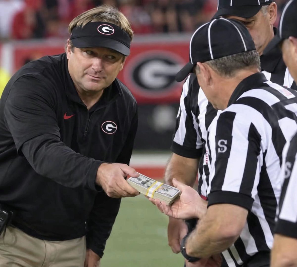 xClassicAnt's tweet photo. @SECOfficiating @SEC no way yall sweep this under the rug. if this isn’t the most obvious rigged shit the sport is doomed #bama #georgia #refs https://t.co/WjDu2UwMRi