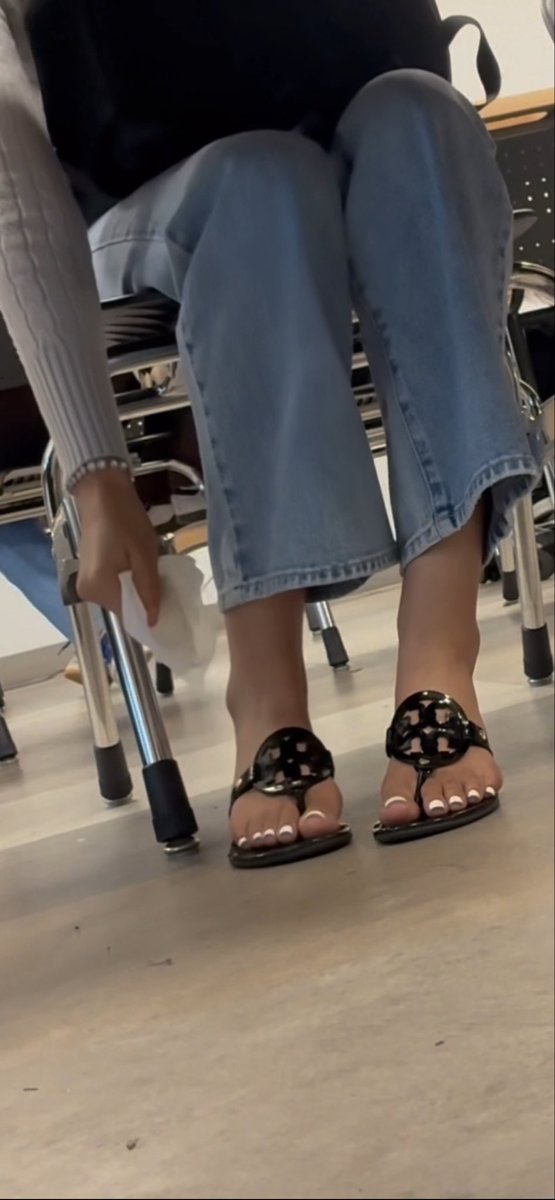 JaCKdsffs's tweet photo. #candid #chudai #candidfeet #feet #toes https://t.co/YROiVOnXlS