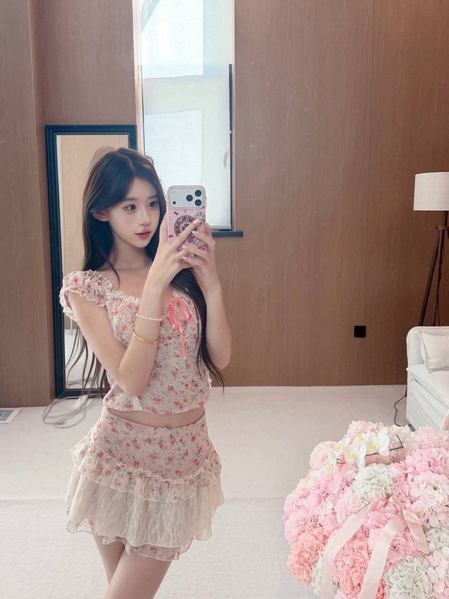 ssmiqi's tweet photo. 依旧老地方拍拍
这套也太美腻了…
色系完全搭配！ https://t.co/9g22ZZByaS