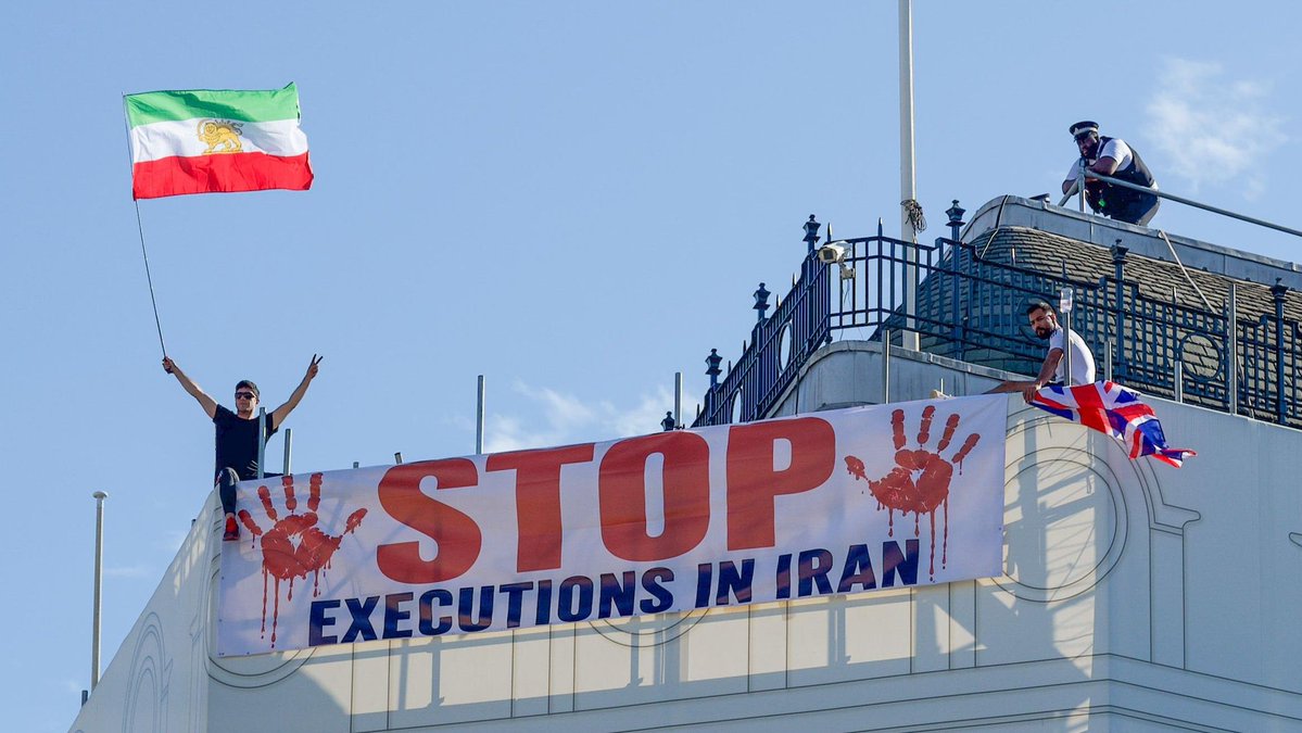 Shiva_swordigo's tweet photo. The January protesters are still being hanged.
Over 500 executions in eight months and the regime is still treating them as examples.
This scale of repression deserves global attention no matter who’s in office or what politician you support.
#JavidShah‌‌‌‌‌ 
#KingRezaPahlavi‌ForIran 
#KingRezaPahlavi‌