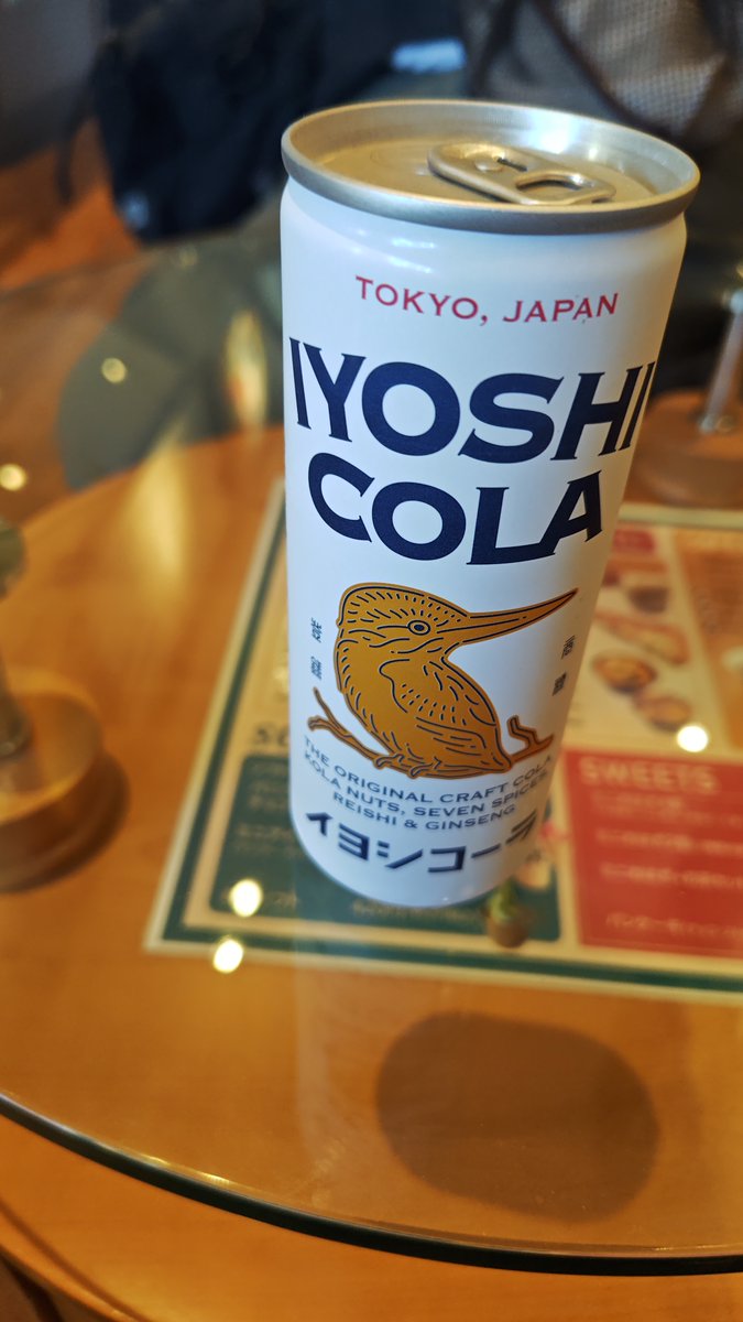 touryu2's tweet photo. 久しぶりの風呂にて、風呂上がりの新モノのイヨシコーラなるブツがありましたので頂きます。

おお、これはこれは…
最初コーラが強く、後からスパイス的な何かで、最後に高麗人参っぽい何かが突き抜けます。
クラフトコーラの類ですかね？

こりゃ風呂上がりさっぱりです。
あ、汗が噴き出ます。 https://t.co/3BPHhIuvPJ