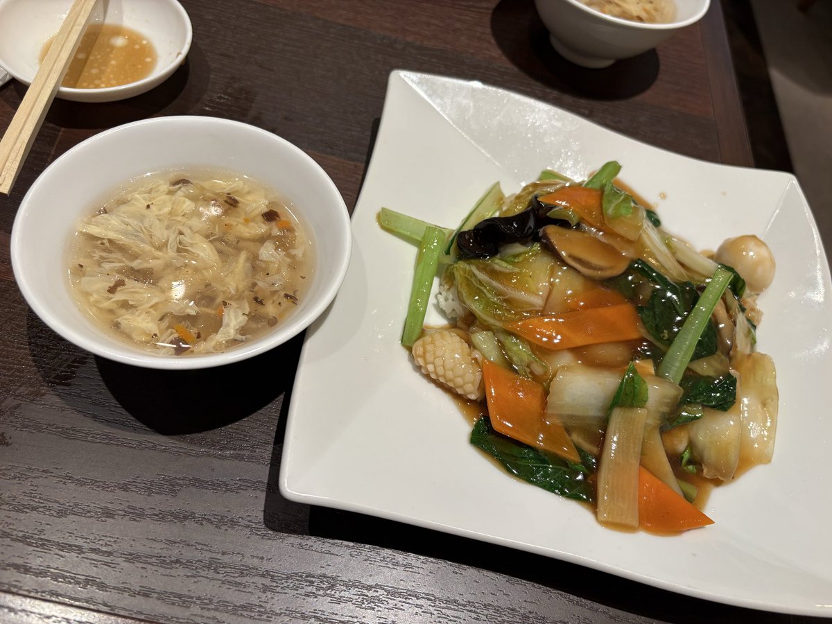 WindRideryfx's tweet photo. 今日は門真のららぽーと。
小籠包ランチ。
メインは海老炒飯、野菜餡かけご飯。 https://t.co/yp0HSQZqEb