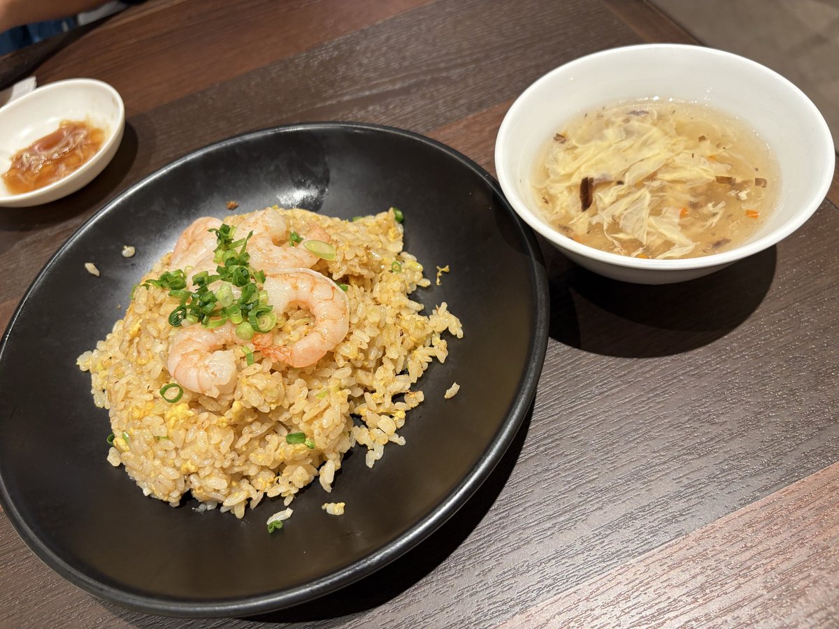 WindRideryfx's tweet photo. 今日は門真のららぽーと。
小籠包ランチ。
メインは海老炒飯、野菜餡かけご飯。 https://t.co/yp0HSQZqEb