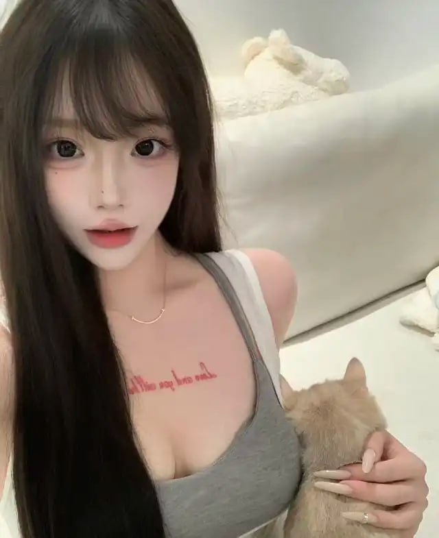 RicThiltrl's tweet photo. 请问有人是真人吗？我想发照片🫣请不要机器人。 https://t.co/FymWgx3Mr7