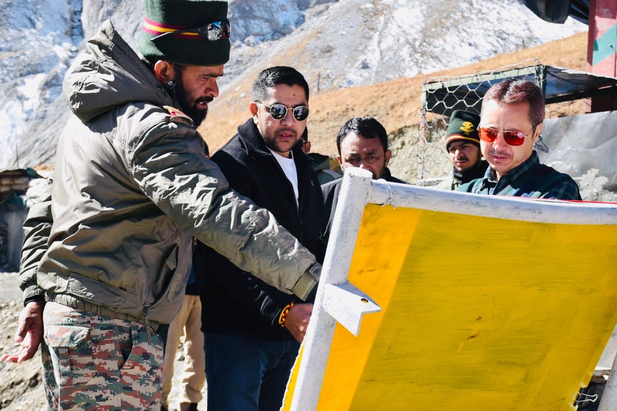 DIPR_Kargil's tweet photo. DC Drass, @imteeaz_kacho, visited the uninhabited Botokul Village, Kaobal Gali Army Post and other locations in the Mushko Valley. He was  accompanied by SDM Drass, Vishal Atri; Tehsildar to Deputy Commissioner Abdul Aziz and other officials.

Read more:
https://t.co/ehherPj1ua https://t.co/nSe1N4kKJP