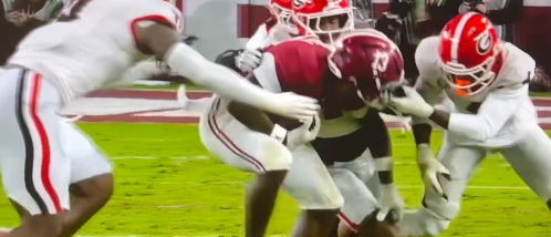 CoverCrimson's tweet photo. Look, the truth matters. It was a piss-poor night for that Georgia v Alabama officiating crew. How do you even begin to defend it? https://t.co/GJvZJH4pmH