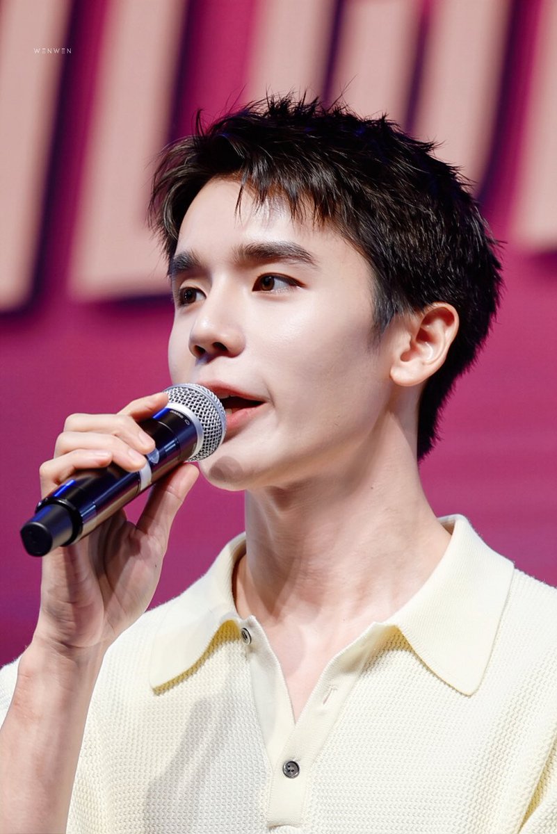 wenwen_tiny's tweet photo. 🎤

#jimmyyjp https://t.co/esN2QglIe6