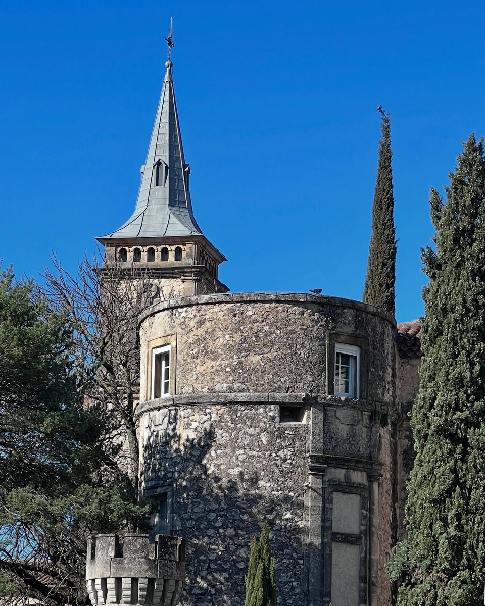 HungVb8's tweet photo. Visiting Luberon: La Roque-d’Anthéron https://t.co/AzsaAUkyEG