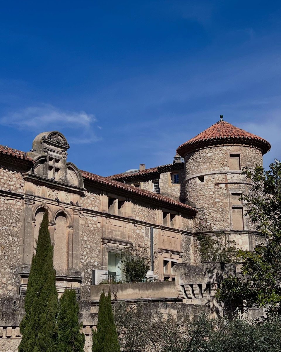 HungVb8's tweet photo. Visiting Luberon: La Roque-d’Anthéron https://t.co/AzsaAUkyEG