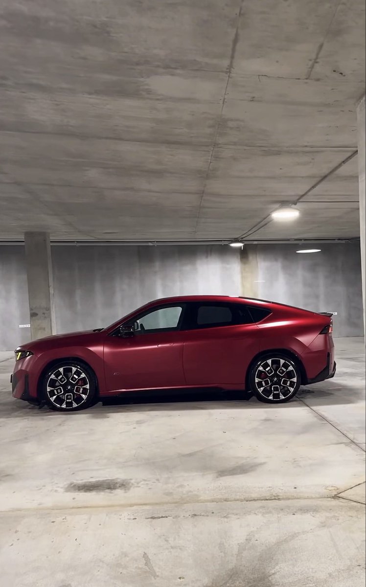 OtsileJK's tweet photo. This modern day BMW Neue Klasse design philosophy might just work 🤔🤔🤔 https://t.co/pWo8zw4A5o