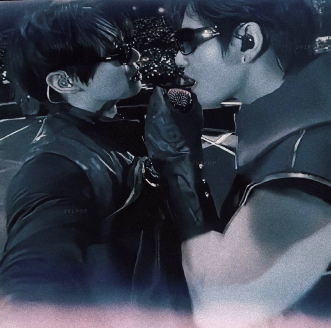 nleonfeaked's tweet photo. US? 
#taekook https://t.co/OqicXEl83e