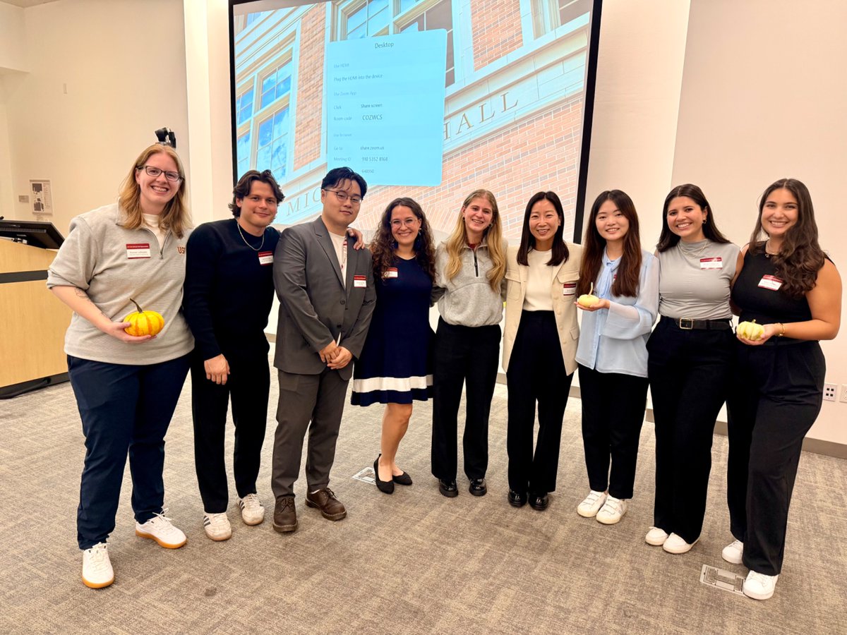 TheChungLab's tweet photo. We had a meaningful and productive day via the 3rd symposium hosted by the USC Transformative Center for Nanomedicine and DD. 
We all got to work across the sectors, learning from e/o toward our shared goal in developing therapeutics for patients. 💪 
#teamworkmakesthedreamwork https://t.co/frOR9Q2iYN