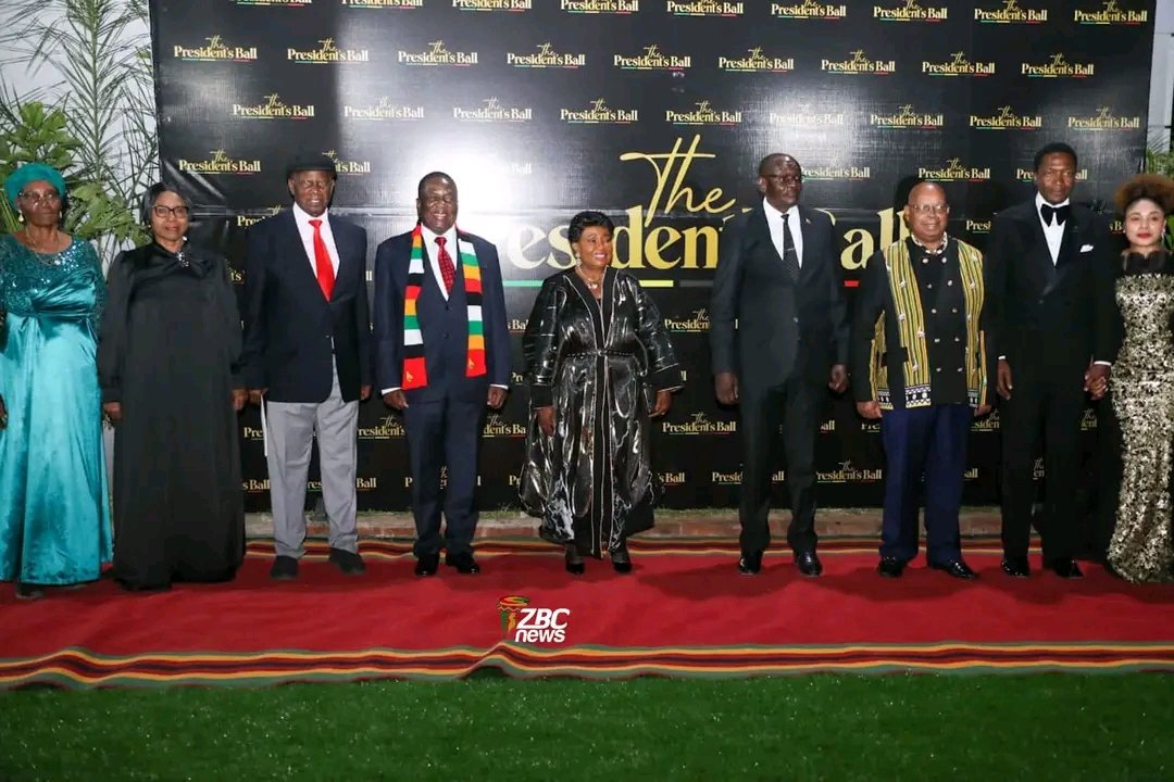 NgarivhumeJ's tweet photo. Men facing serious #corruption and state-capture allegations gathered as ZANU-PF raised US$9m—US$3m above target. Chiwenga was absent. In 2017, he acted against “criminals around the President.” Less than 10 years later, we are back—worse. Saka muchaita sei manje?
#NoToCorruption https://t.co/44IsW8jFWz