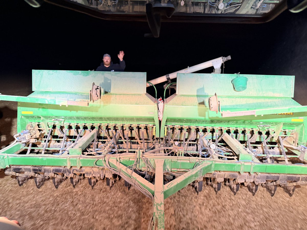 MoeChauvin's tweet photo. Big push to finish up seeding #wheat27 ahead of all the rain this week…riding the drill at 1:00am @LEROISHAWN still has the energy for a wave 👋 #OntAg #FarmLife https://t.co/5YFCWT2vpj