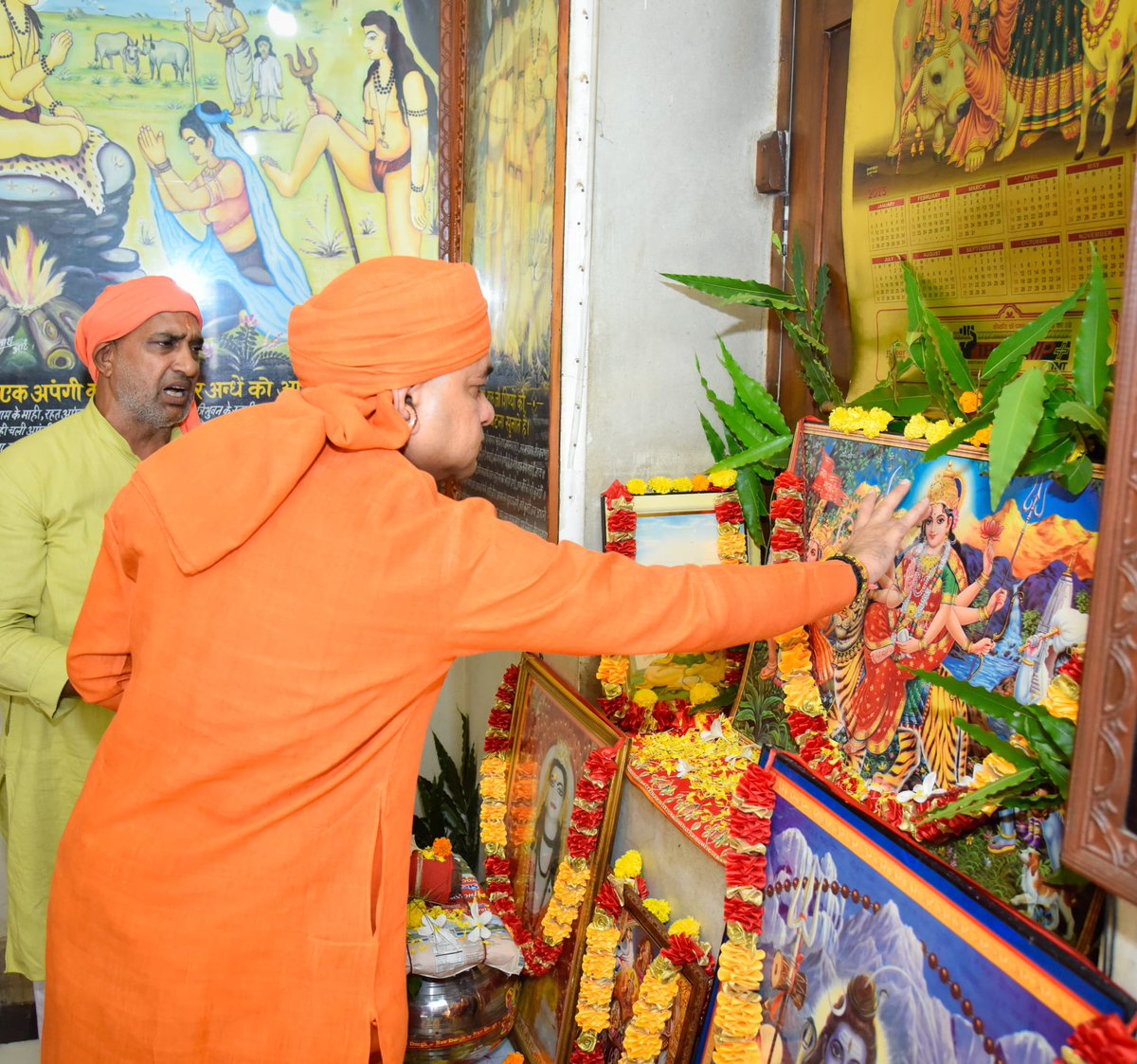 MahantBalaknath's tweet photo. जय माता दी। 
आज शारदीय नवरात्र के स्थापना के उपलक्ष्य में बाबा मस्तनाथ मठ में माता रानी की विधिवत आराधना पूजा करते हुए सभी की सुख-समृद्धि की प्रार्थना की।
Baba Mastnath University - BMU
#babamastnath https://t.co/Y1LTiIT0yC