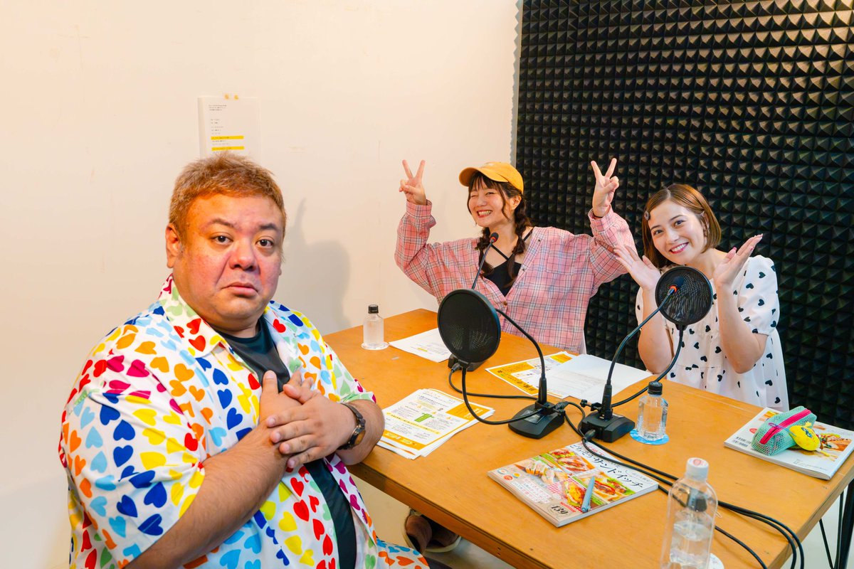 MASABOB_island's tweet photo. 今日は那覇大綱挽きまつり‼️
ですが、17:00〜はRBCiラジオで番組放送です🌟

今日はゲストにセブンウップスのNANAEさんが登場しますよ👀トークテーマは「健康的なお酒の飲み方、おつまみの話」🍻聴いたらきっと飲みたくなるはず😆

お聴き逃しなく〜📻

#まさボブ #kenkoisland https://t.co/IzLW7bggI9