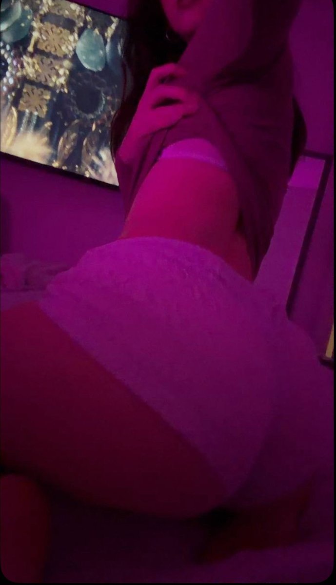 Bob9c6s's tweet photo. @Gorldinho I’ll trade gfs pics with you and sex tapes https://t.co/cjMiDMvZFI