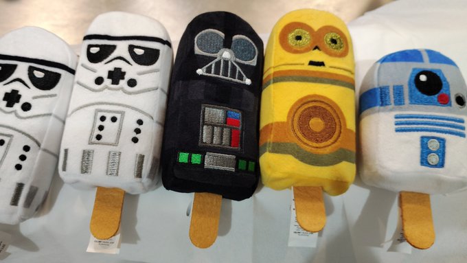 macchaneko01's tweet photo. 【交換希望】スターウォーズ　マンダロリアン　ホットトイズ　HotToys　アイスポップ　Ice Pop Mini Plush

譲:ストームトルーパー/ダースベイダー/C-3PO/R2-D2

求:マンドー（ディン・ジャリン）

郵送もしくは都内手渡し交換を希望
よろしくお願いします！ https://t.co/7NzQlAO4xF