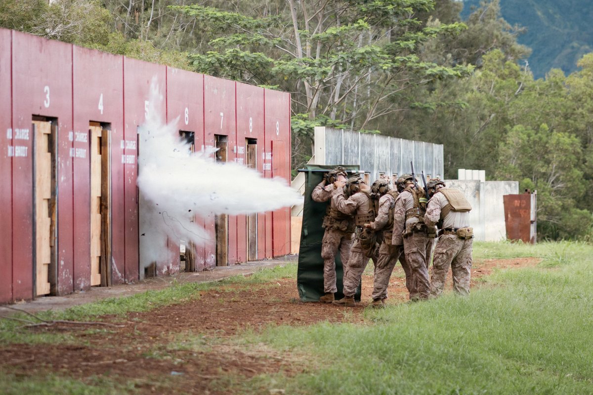 USMC's tweet photo. Breach Training 💥 https://t.co/wGsik4vTy0