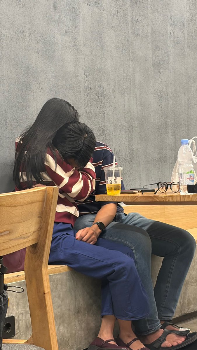 CrystalSkyc3ke's tweet photo. Sesuatu yg berlebihan di tempat umum itu malah jadi tabu. 

Ini lagi rame Disebelah, gimana menurutmu?? https://t.co/Hvk45EmHU9