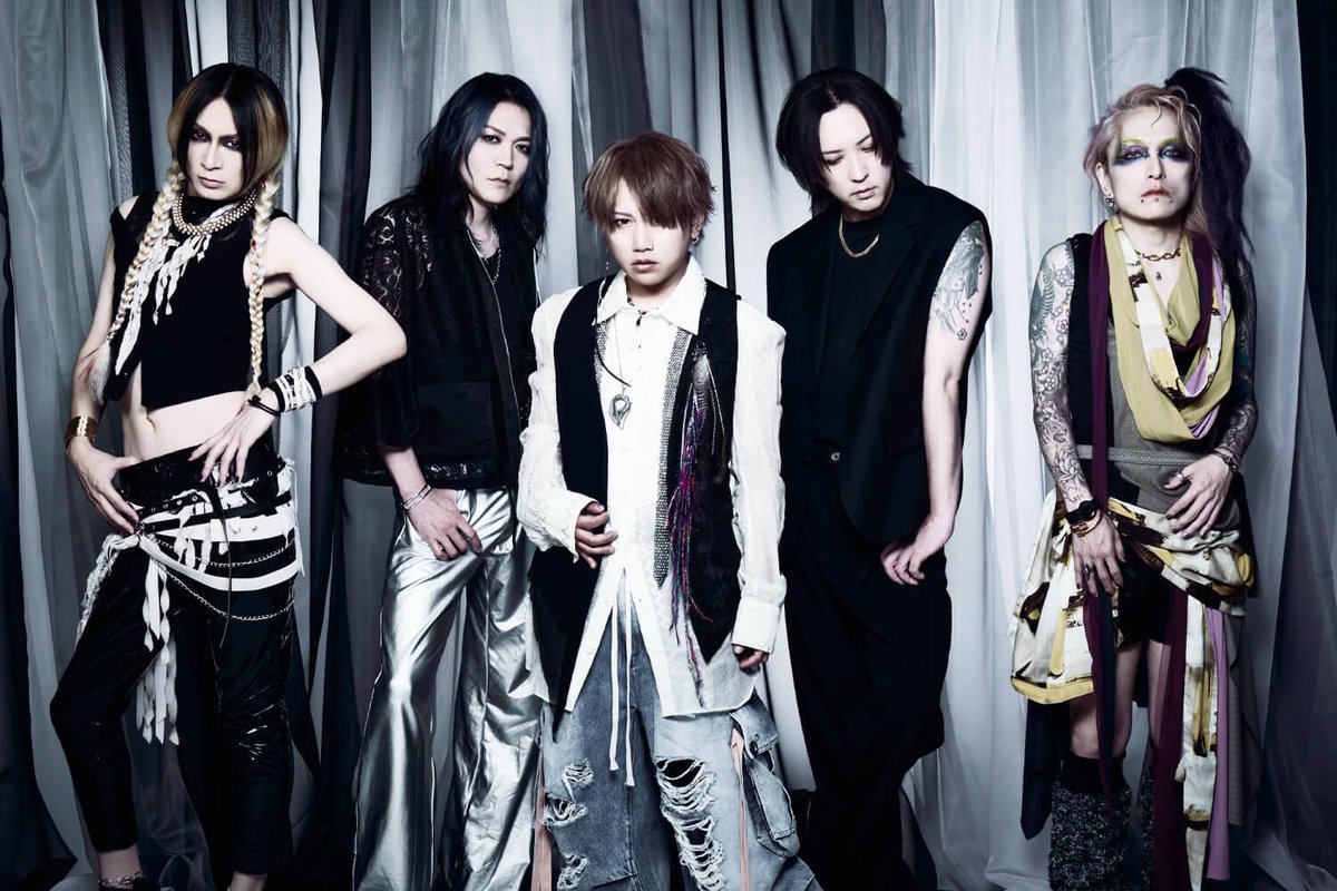 reirappy's tweet photo. ⋆⭒˚｡⋆ 𖤐⭒๋࣭ ⭑

Visual Kei bands introduction 

⋆⭒˚｡⋆ 𖤐⭒๋࣭ ⭑

✮ NIGHTMARE

formed in 2000

Members: 

Yomi (vocals)
Sakito 咲人 (guitar)
Hitsugi 柩 (guitar)
Ni~ya (bass)
Ruka (drums)

#vkeitwt #nightmare https://t.co/Weo5A1pHu1