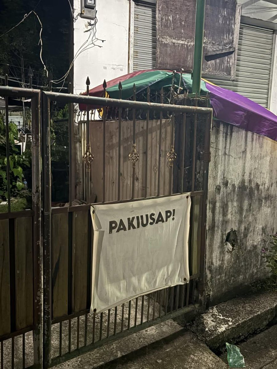 CASHualbehavior's tweet photo. PAKIUSAP ANO??? Ang hirap mabitin ha, masakit sa puson eme. 

sabihin mo anong PAKIUSAP yan! https://t.co/pzlQkpJssX