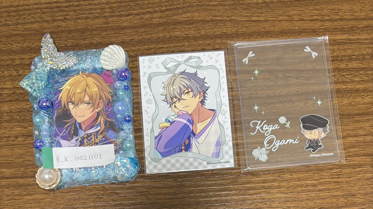 R_K_11021101's tweet photo. 【交換】　あんスタ　ミニブロマイド&amp;硬質カードケース　UNDEAD

譲:大神晃牙

求:朔間零

郵送のみ
検索からもお気軽にお声がけください。 https://t.co/WmFExoPYid