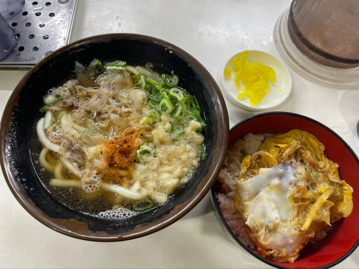hopesanta3's tweet photo. 今日の朝ご飯
かすうどんのセット！ https://t.co/bQ1ZsO9RXK