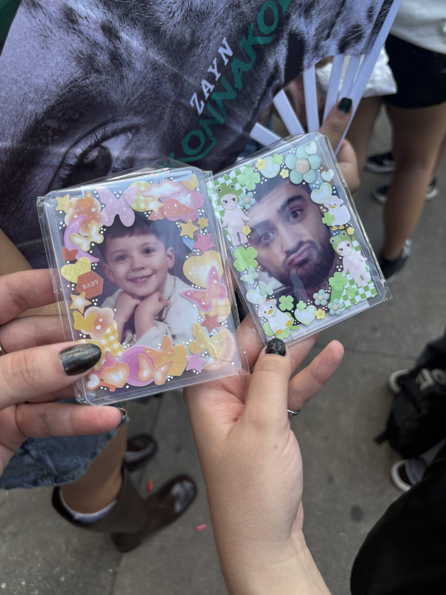 caroldedavid's tweet photo. hoje eu fui muito feliz, obrigada @zaynmalik pelo por fazer da minha vida mais feliz 💚💚💚💚💚💚 https://t.co/wcAJwV4vLP