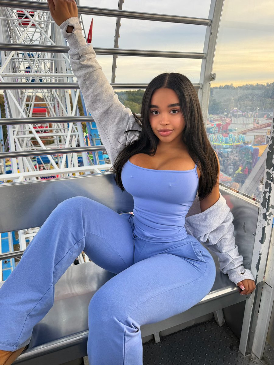 GisLynette's tweet photo. can we go to the fair together ? 🎡🎟️🍭 https://t.co/qyTJvRLu54