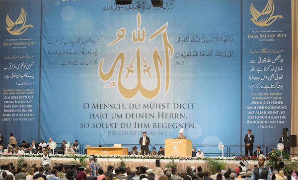 DabirulKhan's tweet photo. Allah says in the Holy Quran in multiple verses and also We Ahmadi Muslims believe that God is one. He has no partner here or in Heaven. Everything else is His creation, dependent on His help and sustenance. Unique in His Oneness and in His Individuality.
#AhmadiyyatForPeace https://t.co/xsIMRRG6FA