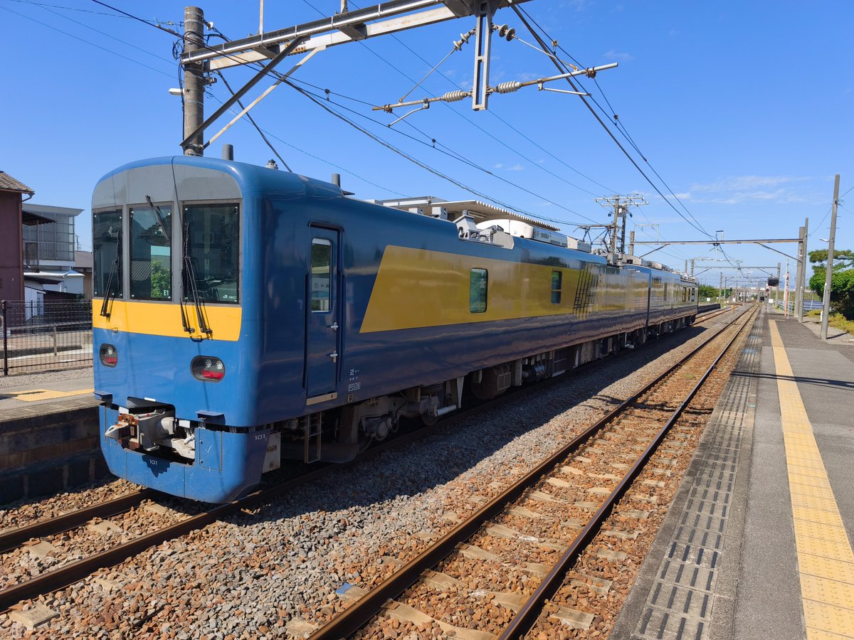 jrsnikoku5000's tweet photo. DEC741金蔵寺発車 https://t.co/9E3gl9J9O2