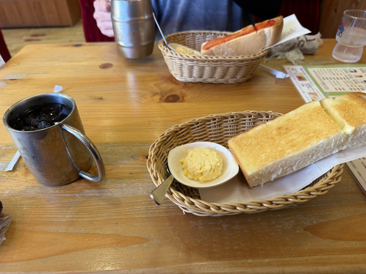 hiron0080's tweet photo. 今日は友だちと金剛山登山⛰️の予定が、ミャクミャク効果なのか、駐車場に駐められず追い返されてしまった😓

仕方なくコメダモーニングして帰ることに。

来月リベンジ予定😤

#金剛山
#登山
#ミャクミャク https://t.co/z9YnmPjDS2