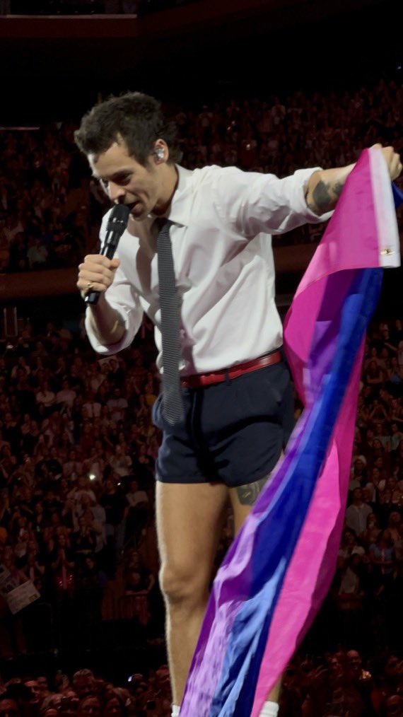 dancenomcre's tweet photo. bi harries rise actually he did this for us https://t.co/JVtrWghzO0