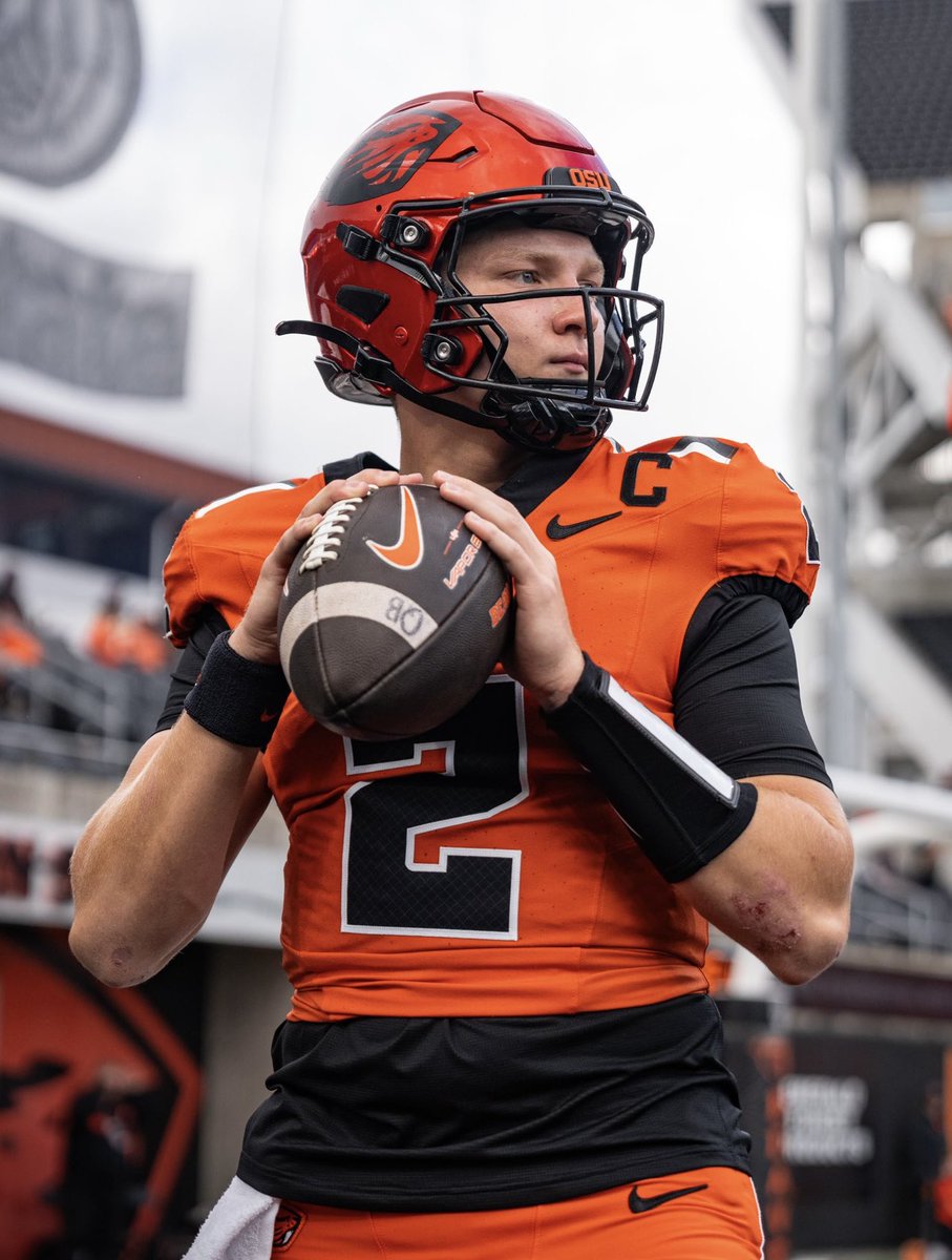 CFBKings's tweet photo. Oregon State’s last two games:

QB Braden Atkinson:
• 836 passing yards, 10 TDs, 0 INTs

WR Jesse Legree:
• 15 receptions, 347 receiving yards, 6 TDs https://t.co/Jyj8CjkJ7v